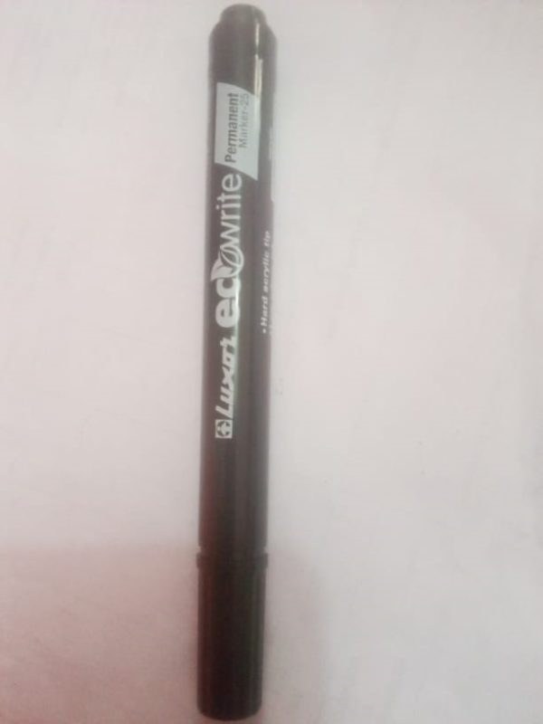 Luxor Black Permanent Marker Chisel Tip 1pcs