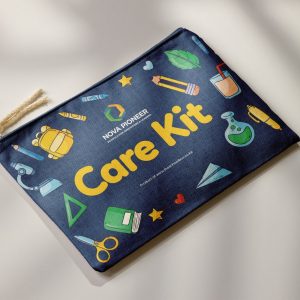 Unisex CarePack of 4 (combs, sunscreen, wetwipes, lipbalm)